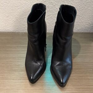 Halogen Sleek Leather Upper Black Ankle Booties‎